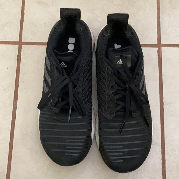 MEN’s Adidas SolarBoost size 9.5 (BLACK) - Picture 1 of 7
